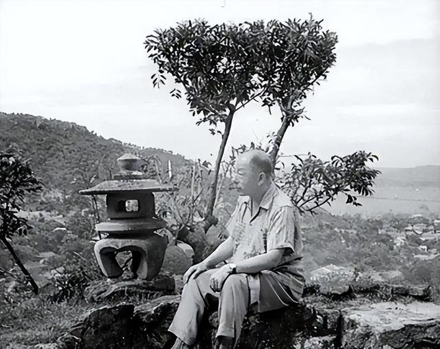 张学良被囚54年，生活奢华，月经费超北京人均工资400多倍