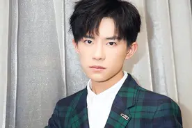 低调内敛不张扬—— 易烊千玺图片