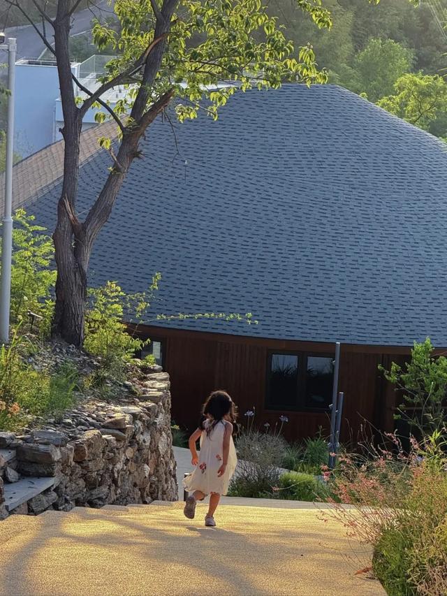 推窗见山，住进风景里，六家秋日必睡美宿