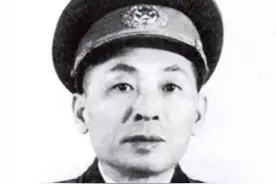 40年，一名穿旗袍的国军女中尉被我军俘获，她却说：快带我见叶飞图片