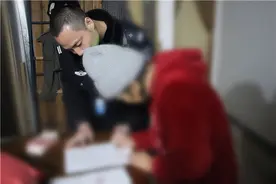 兄弟争吵小叔不慎砸伤嫂子， 手足情谊如何挽回？图片