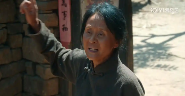 《生万物》3个土掉渣“老婆子”，年轻时美貌无双，颜值不输杨幂