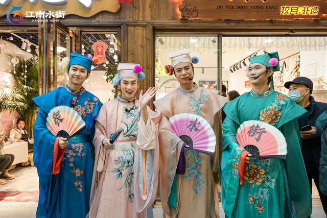 12月6日,银川江南水街正式开街迎客!