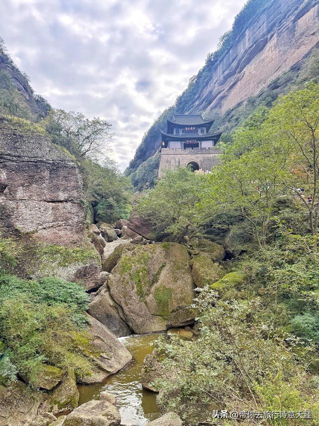 剑门关景区探寻古人入关的足迹