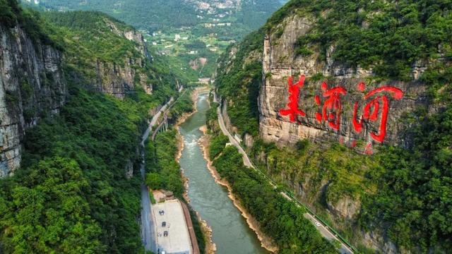 贵州这座转折之城，被茅台光芒掩盖，人少景美，10月错峰游就选它