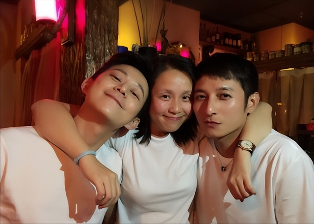 从主持人到"精神病"，49岁无妻无子的李维嘉，给不婚人士提了个醒