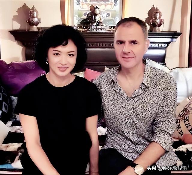 面相变了！逃到国外半年多，58岁金星近照曝光，早年风光已然不再