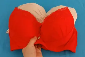 旧文胸千万别扔，剪一剪变废为宝，解决男人女人的大烦恼，快试试图片