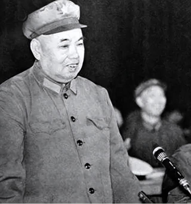 1980年11月，华国锋被批评，许世友仗义发言：华主席从不虚与委蛇