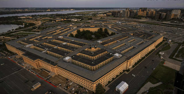 8950亿军费+爆炸性政策，美国战争狂人点火，中美军备对抗上硬菜