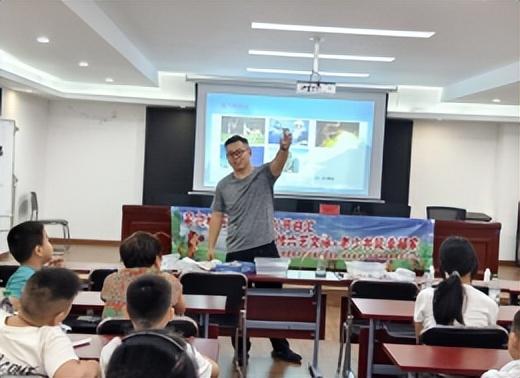 吴兴社区成功举办“银龄智慧·童趣科学”代际共融科普活动