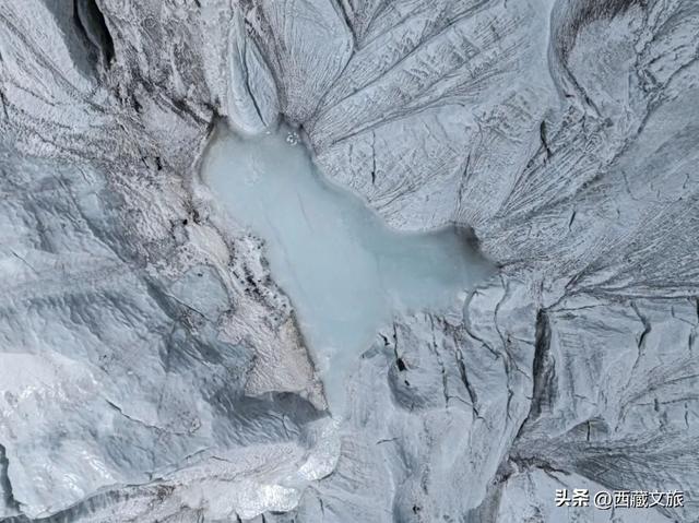 震撼！展琼冰川的万年冰舌颜值太高了！看过此生无憾！