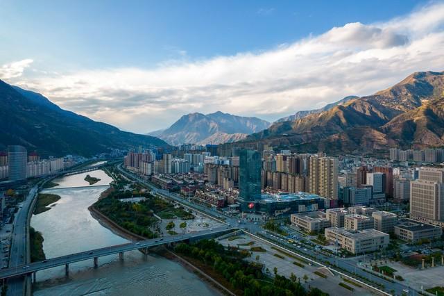 甘肃秋日限定丨三色交织的视觉盛宴，邂逅最诗意的陇原！