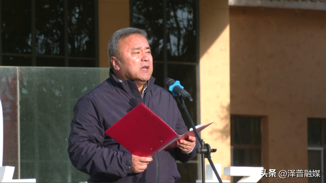 泽普县举办“千年丝路·中国传统旗袍遇见艾德莱斯”新品首发暨休闲骑行活动启动仪式