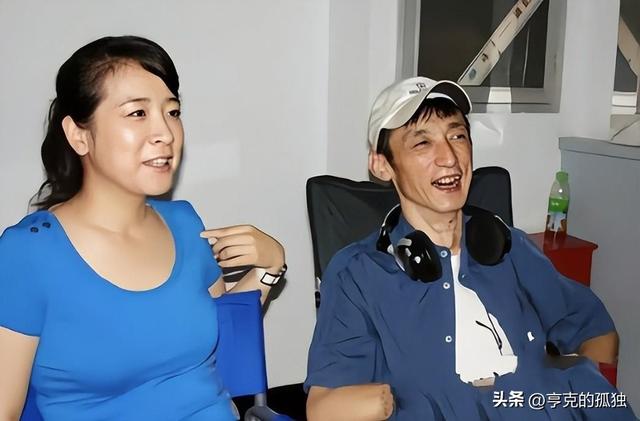 她是国家一级女演员，多次给坐轮椅丈夫戴绿帽，如今儿子也是演员