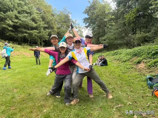 在阳光明媚的秋日里，我们走马街、三家村水库、团结乡滑草场，爽