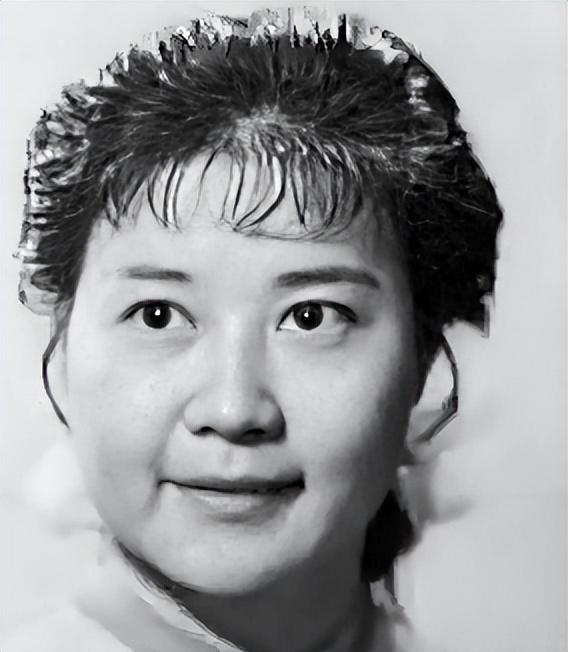 吃里爬外，永不回国？她带领30名演员选择留美，如今年过花甲归来