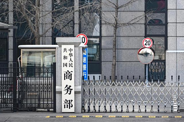 特朗普没等到中国订单，中方启动另外方案，邻国拿小麦换中国汽车