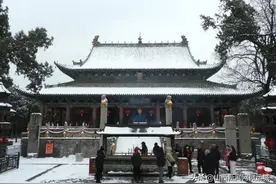 春雪覆盖下的解州关帝祖庙图片