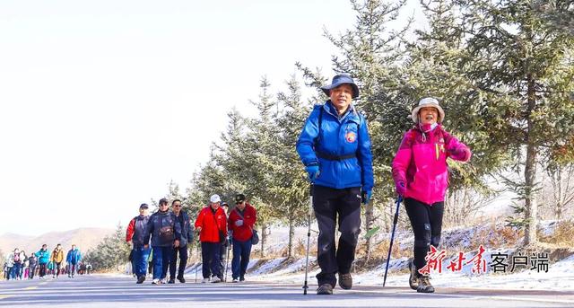 肃南县：初冬徒步健身强体魄