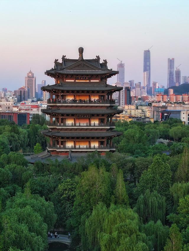 大明湖畔的故事