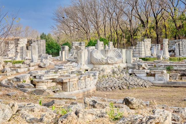 北京圆明园秋色，金风拂残垣，静品岁月，赴一场秋韵时空之约