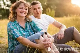 52岁阿姨与年轻小伙同居自述:难以忍受他的“嗜好”图片