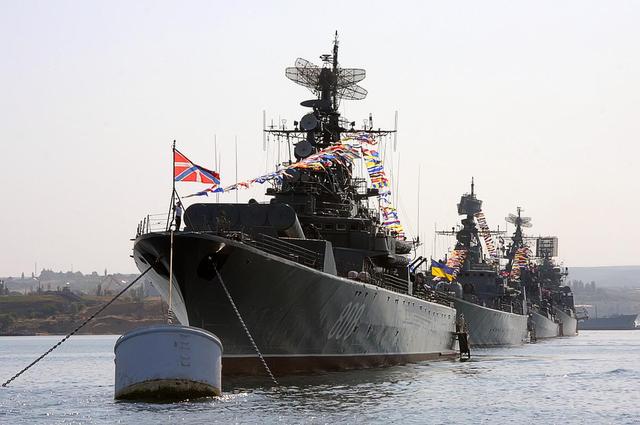 福建舰服役在即：电磁弹射领先福特号，但更关键的是远洋战力体系