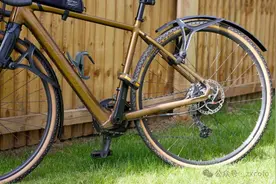 设计巧妙多车共用的自行车挡泥板，安装简单图片