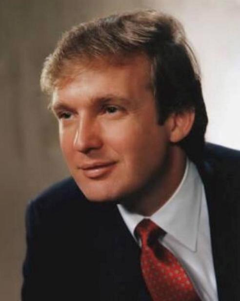 1987年，特朗普与妻儿在别墅内留影，那年的他，事业有成婚姻美满