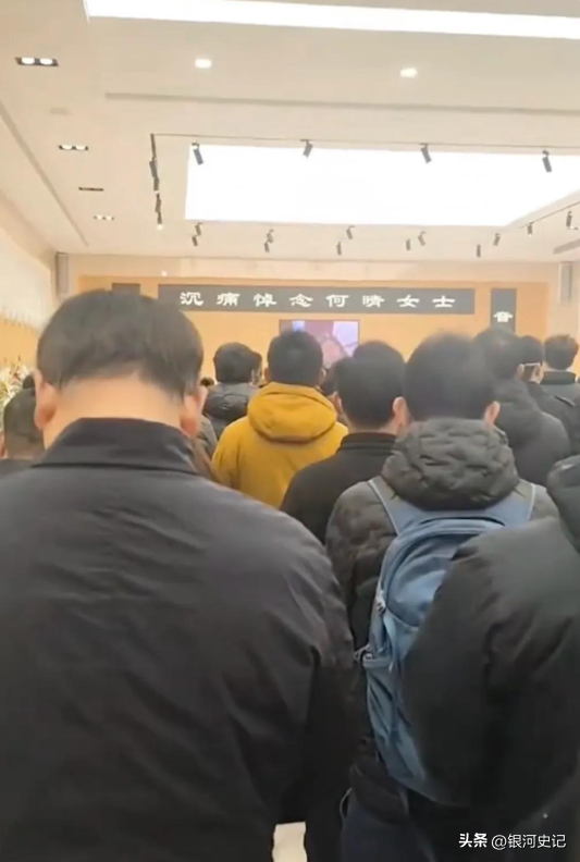 好友相继缅怀拼凑出，何晴生命最后时光：拮据、变样、舍不下儿子