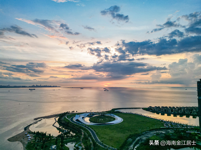 海口湾上空绝美的7月的晚霞（多图）