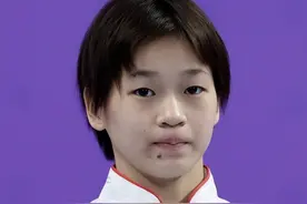 全红婵奶奶听说婵宝快回家了，她在门口张望盼孙女的样子让人感动图片