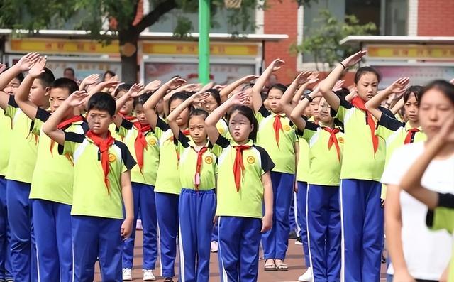 我国出生率“有救了”？影响生育的三座“大山”，或将被推翻