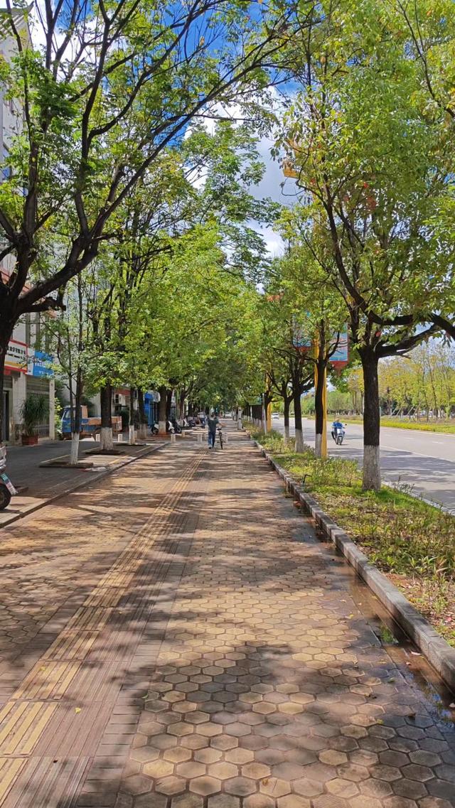 不去西湖去县城,“反向旅游”火爆国庆，小城更有性价比!