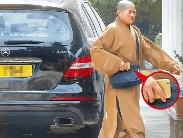 揭秘尼姑庵真相：表面佛门实则妓院，穿黑丝戴假发，香客人来人往
