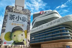 半两财经｜霸王茶姬内测茶友权益体系，设立首席倾听官啦！图片