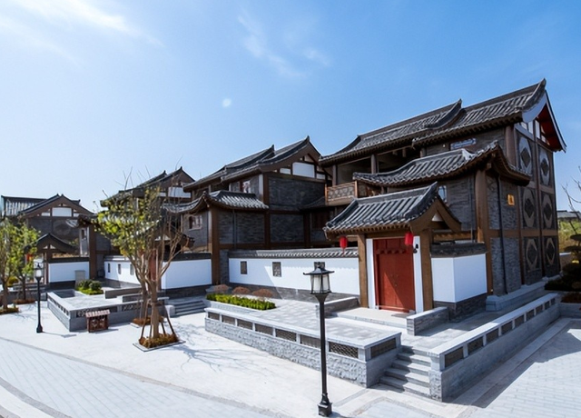 人山人海只看不买，年轻人报复性“白嫖”，景区赚不到钱了？