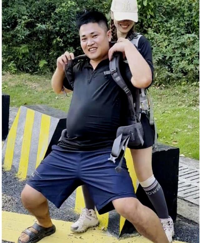 广东女子登山脚崴！被陌生小伙背40分钟下山，恶心的一幕却出现了