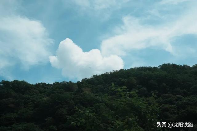 坐每天唯一的火车，去有故事的边境小城