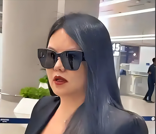 李湘被禁关5天后，家境被扒底朝天，父母身份曝光	，果然不简单