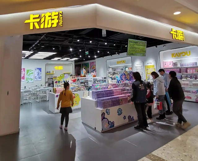 1块7一包的卡牌，为何比泡泡玛特更暴利？卡游这“卡”还能打多久