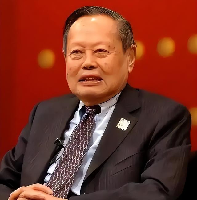 翁帆没想到，人情世故、江湖地位在杨振宁告别仪式上体现淋漓尽致