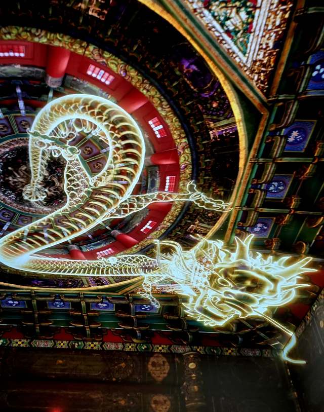 上海外滩一展览突然火了！不用去北京	，沉浸式走进故宫光影世界