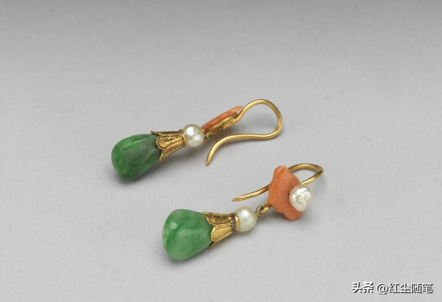 糟糕，是心动的感觉！又被故宫里的翡翠耳环种草了！