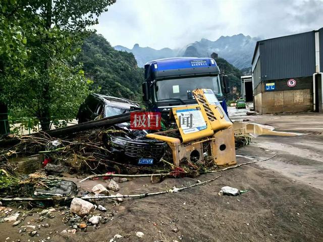 18人承德避暑遭遇山洪凌晨惊险逃生