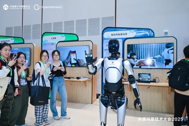 智元机器人助力开源鸿蒙生态，协同创新破解具身智能发展痛点