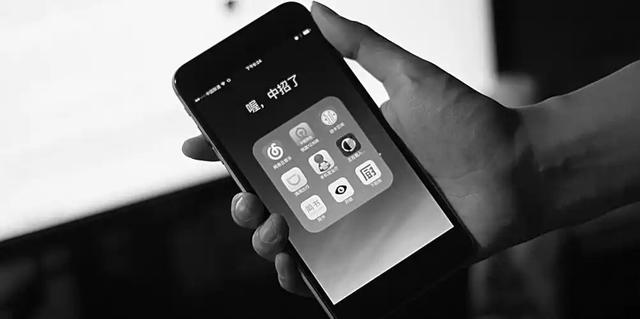 中国活该当怨种?欧日韩集体取消“苹果税”,唯独中国保留30%