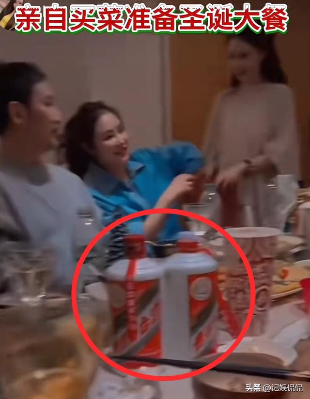 汪小菲一家台北过圣诞，桌上摆茅台吃帝王蟹 小玥儿出镜有了新变化