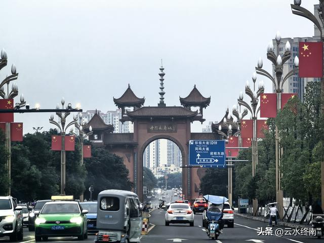 千里岷江第一镇，怎么这么冷寂？沉银宝藏、崖墓摇钱树，都白瞎了